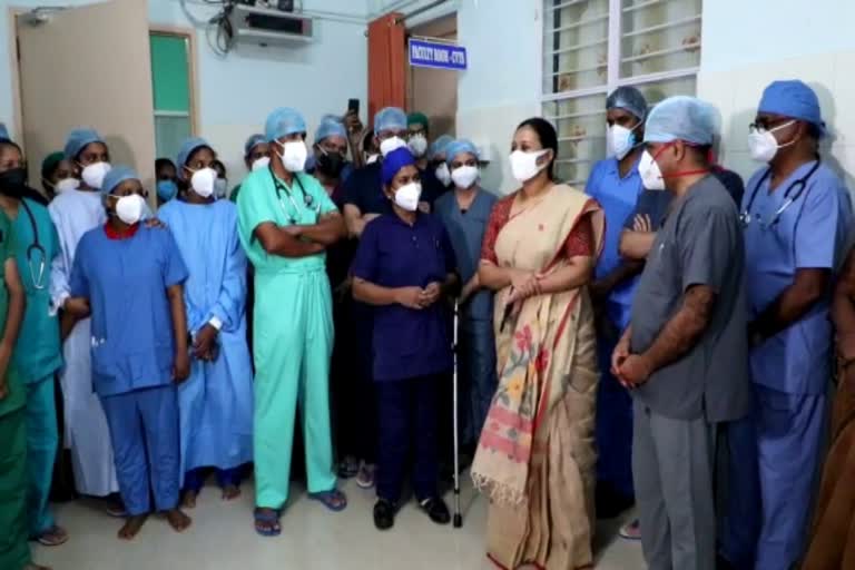 Kottayam Medical college  Kottayam liver transplant  Health Minister Veena George  കോട്ടയം കരള്‍മാറ്റ ശസ്‌ത്രക്രിയ  ഭര്‍ത്താവിന് ഭാര്യ കരള്‍ നല്‍കി  കോട്ടയം മെഡിക്കല്‍ കോളജ്‌