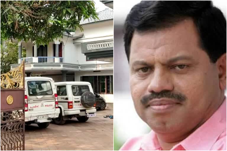 ഫാഷൻ ഗോൾഡ് തട്ടിപ്പ്  എംസി കമറുദ്ദീന്‍ ക്രൈംബ്രാഞ്ച് റെയ്‌ഡ്  പൂക്കോയ തങ്ങള്‍ വീട് റെയ്‌ഡ്  നിക്ഷേപത്തട്ടിപ്പ് കേസ് റെയ്‌ഡ്  fashion gold scam latest  crime branch raid at mc kamaruddin house  fashion gold scam crime branch raid