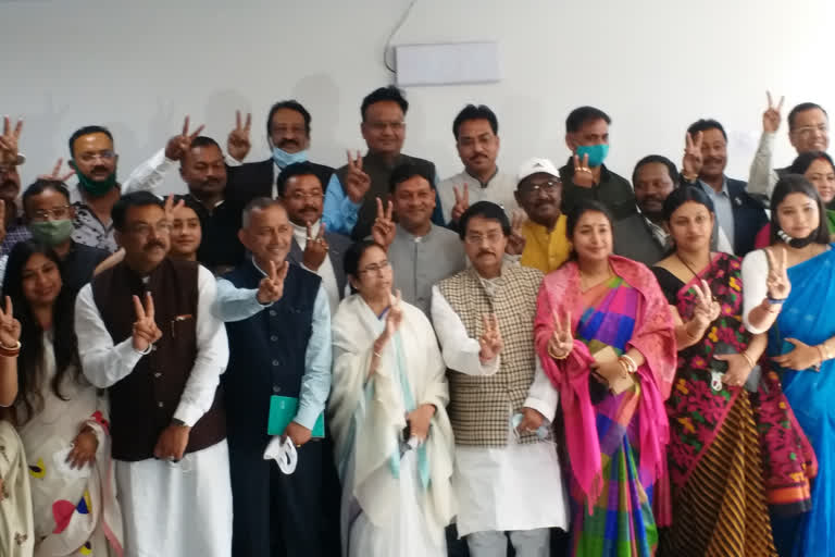 CM Meets New Councilors of Siliguri and Congratulates Them