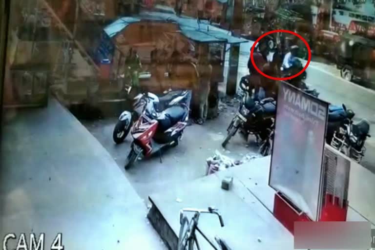 CCTV Footage Of Loot Of Lakhs In Supaul