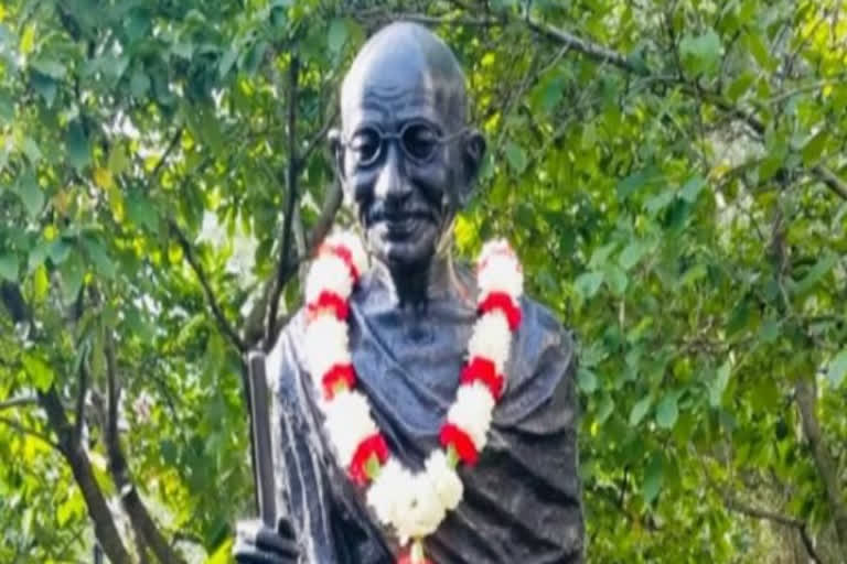 mahatma gandhis statue vandalised