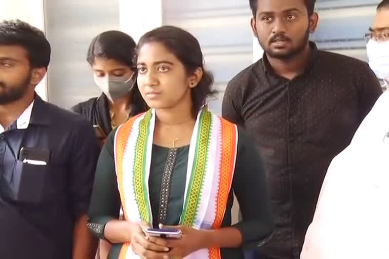 ksu candidate elected  university college arts club secretary  സീറ്റ് നേടി കെഎസ്‌യു  യൂണിവേഴ്‌സിറ്റി കോളേജില്‍ ചരിത്ര വിജയം  എസ്എഫ്‌ഐ സ്ഥാനാര്‍ഥി  . ആര്‍ട്‌സ് ക്ലബ് സെക്രട്ടറി