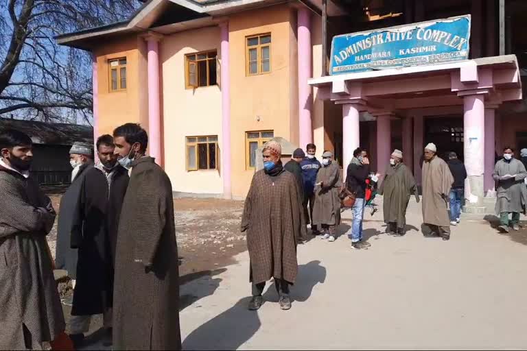 Handwara Residents Demand Land Compensation : ’اراضی کا معاوضہ جلد فراہم کیا جائے‘