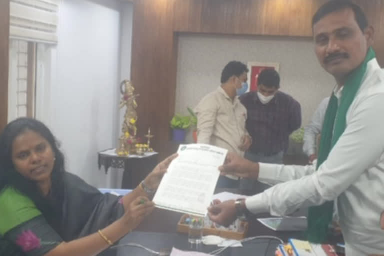 Amravati JAC gave memorandum to CRDA Commissioner vijayakrishnan