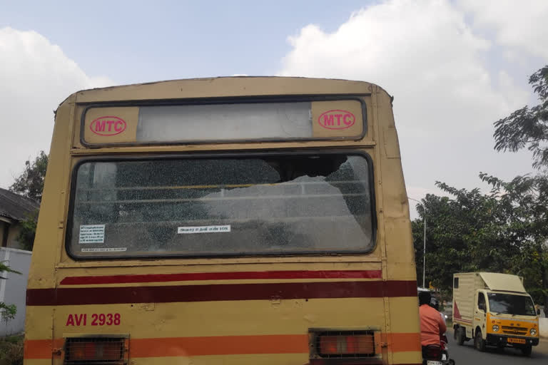 Students breaking bus glass in chennai