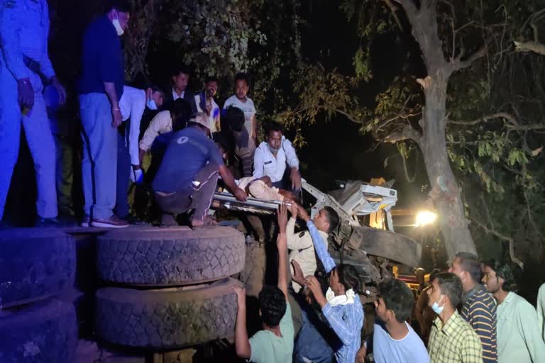 dumper overturning in raipur