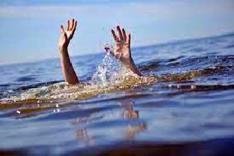 Lovers Jumped Into Canal in Huzurabad