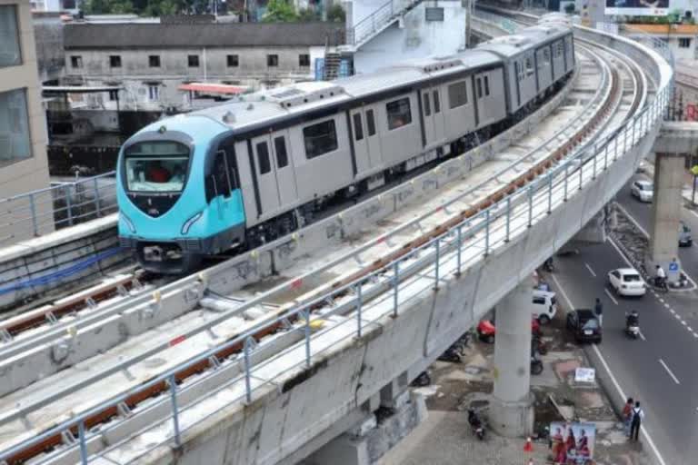 കൊച്ചി മെട്രോ പാളം ചരിവ്  kochi metro latest  kochi metro track tilt  കൊച്ചി മെട്രോ റെയിൽ ലിമിറ്റഡ്  പത്തടിപ്പാലം കൊച്ചി മെട്രോ പാളം ചരിവ്