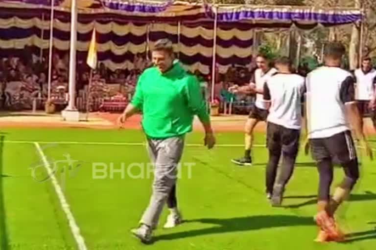 Actor Akshay Kumar plays volleyball with the jawans of the ITBP