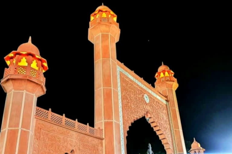 AMU To Open In Phased Manner: اے ایم یو کو آف لائن تدریس و تعلیم کے لئے مرحلہ وار طریقے سے کھولنے کا فیصلہ