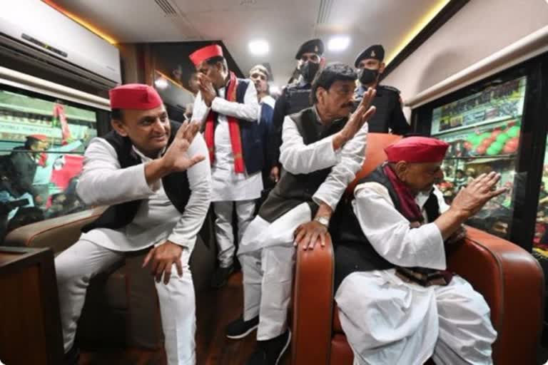 Akhilesh, Mulayam and Shivpal seen together after 5 years