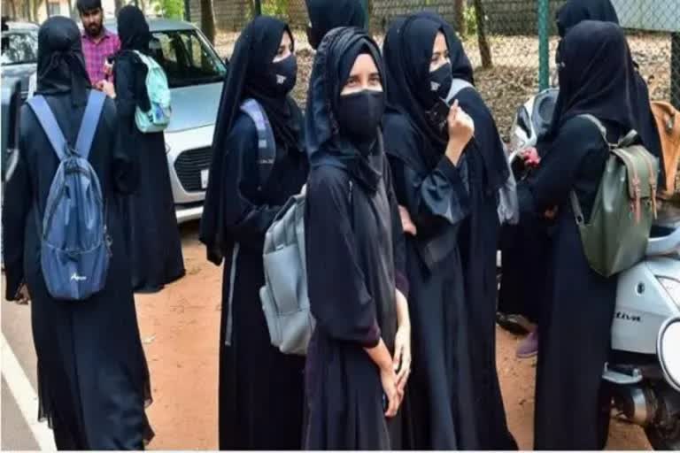 मुस्लिम लड़कियों ने की कोर्ट से मांग