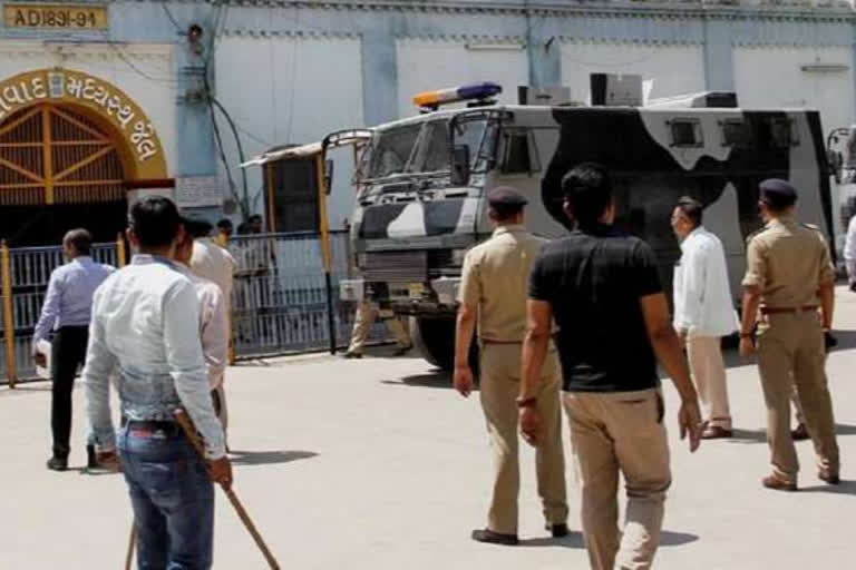 2008 Ahmedabad serial blasts case: 38 convicts sentenced to death  11 to life imprisonment  Ahmedabad serial blasts case 38 convicts sentenced to death  അഹമ്മദാബാദ് സ്‌ഫോടന പരമ്പരയില്‍ നാല് മലയാളികള്‍ ഉള്‍പ്പെടെ 38 പേര്‍ക്ക് വധശിക്ഷ  അഹമ്മദാബാദ് സ്‌ഫോടന പരമ്പര