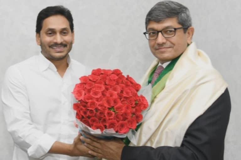 సీఎం జగన్‌ను కలిసిన ఎన్‌టీపీసీ సీఎండీ గురుదీప్‌ సింగ్‌