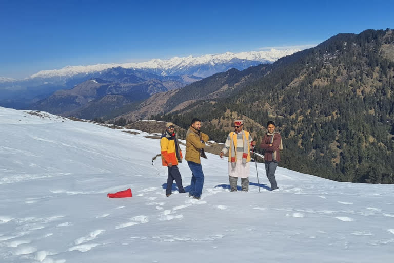 Skiing in Parashar