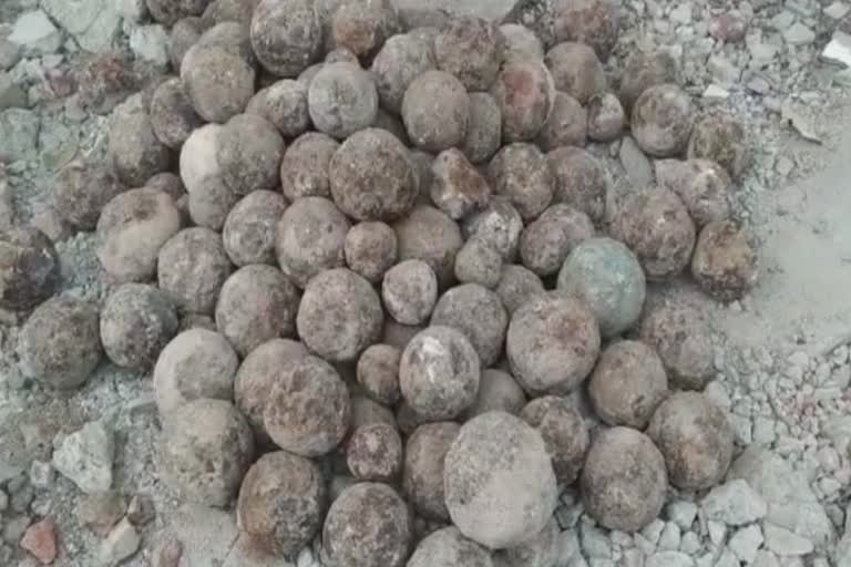 Mythical cannon balls found in Pavagadh: પાવાગઢમાં આ જગ્યાએ મળ્યા પૌરાણિક તોપગોળા, જુઓ
