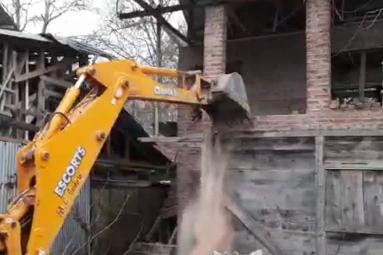 Demolition Drive in Ganderbal: گاندربل میں کئی ڈھانچے منہدم، بیسیوں کنال سرکاری اراضی بازیاب