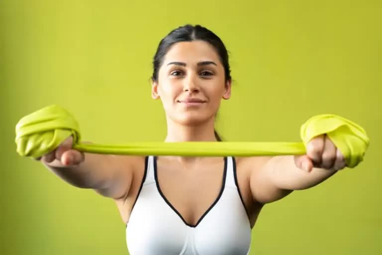Easy Shoulder Exercises: શરીરના આ ભાગને મજબૂત બનાવા કરો આ કસરત