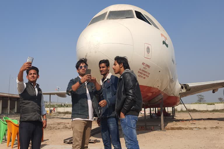 You will be able to enjoy airplane picnic spot on Delhi-Meerut Expressway