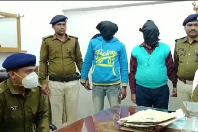 Bihar Police has arrested two people in Darbhanga  family have been allegedly burnt alive for protesting  കുടുംബത്തിലെ മൂന്ന് പേരെ ചുട്ടുകൊന്നു  വീട് നശിപ്പിച്ചെന്ന് ആരോപണം  ബിഹാറിൽ കുടുംബത്തിലെ മൂന്ന് പേരെ ചുട്ടുകൊന്നു