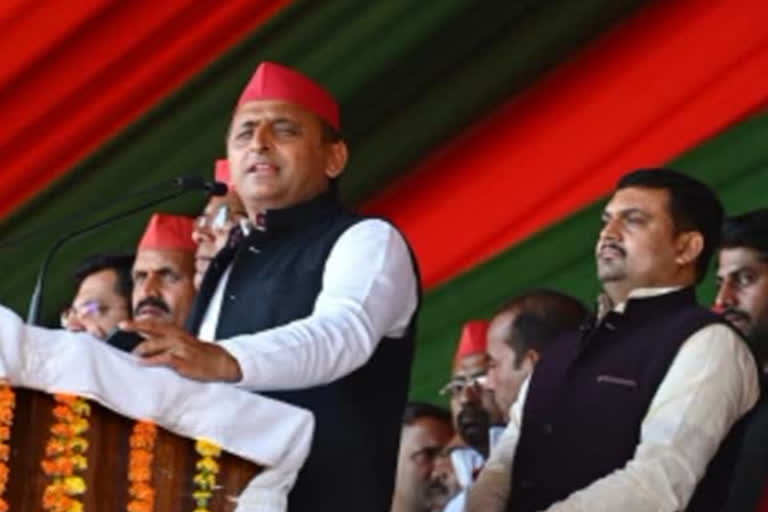 Battle for UP: Akhilesh refutes charge of terrorist's family campaigning for SP