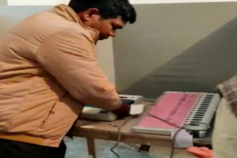 viral video of EVM