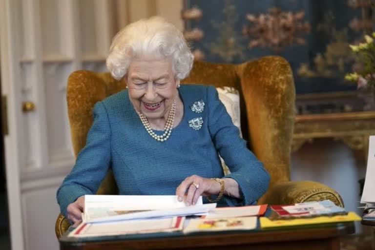 Queen Elizabeth II tests positive for COVID-19