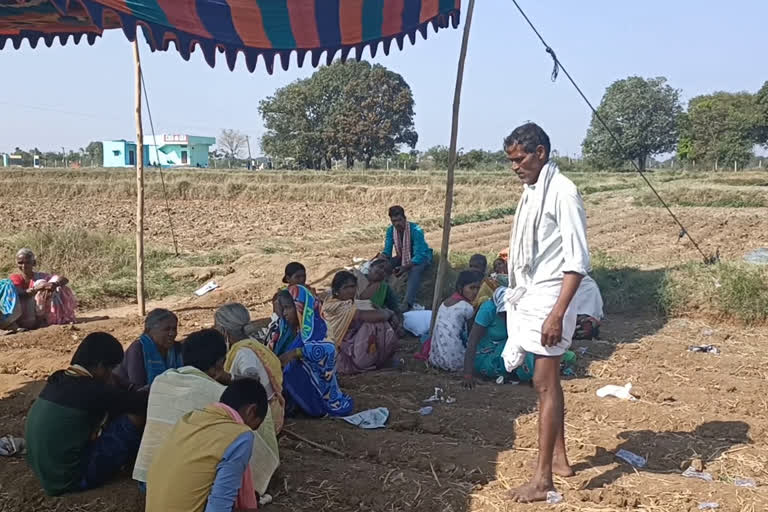 Farmer Suicide at Peddamallareddy village, farmer suicide protest