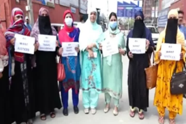 Former militants' Pakistani wives protest for their rights in Srinagar