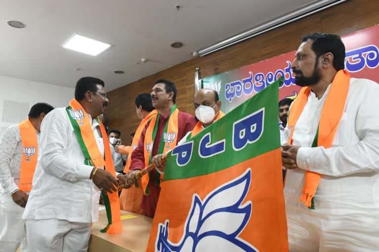 mes ex mla aravinda patil joined bjp in belagav