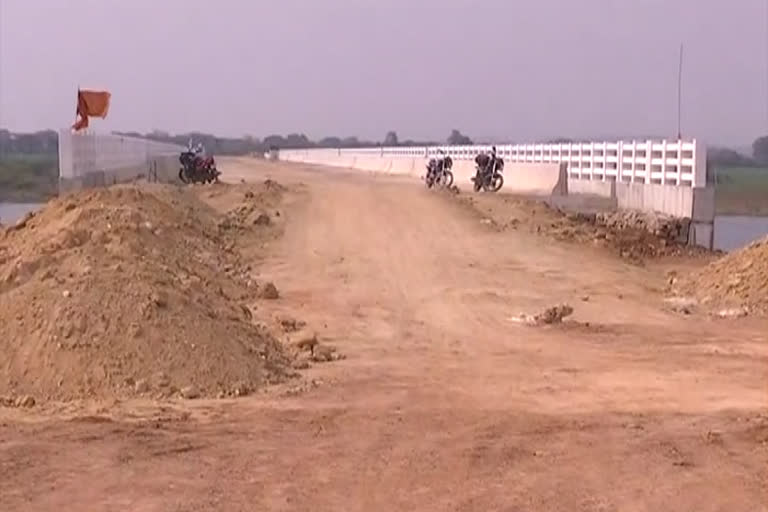 Construction of bridge to connect the two districts but bridge is unusable due to the unfinished approach road