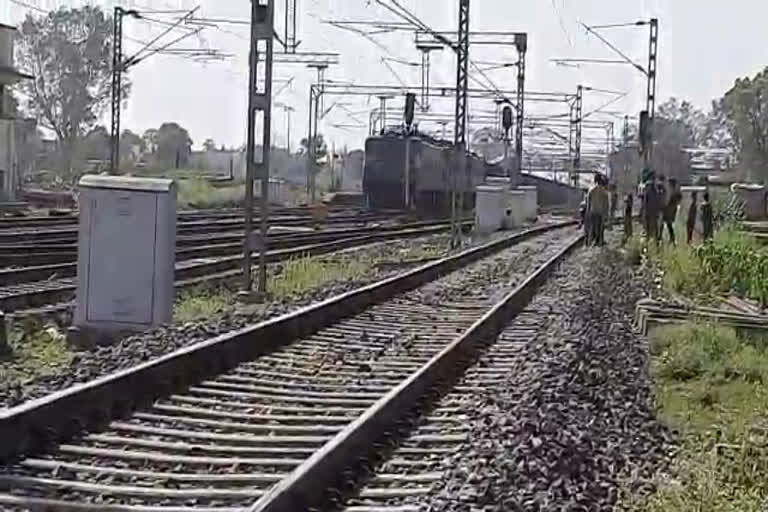 Two people died hit by train in Janjgir Champa