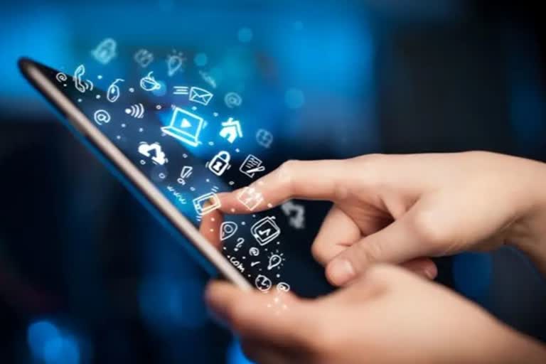 Deloitte Prediction in Indian Smart phone Market  Smartphone users in India  5G Smart phone users in India  രാജ്യത്തെ സ്മാര്‍ട്ട് ഫോണ്‍ ഉപഭോക്താക്കളുടെ എണ്ണം  ഡെലോയിറ്റിന്‍റെ പഠന റിപ്പോര്‍ട്ട്