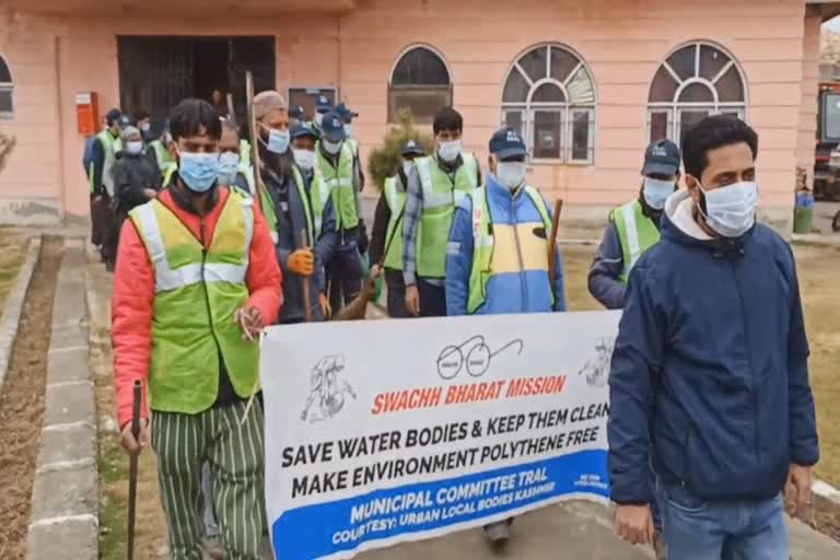 swachh-bharat-drive-started-by-municipal-committee-tral