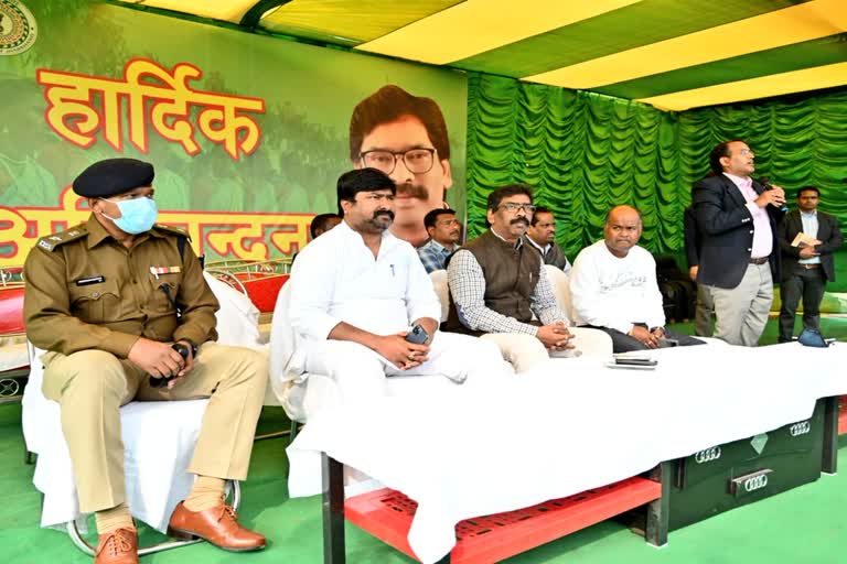 cm-hemant-soren-reviews-development-schemes-in-sahibganj