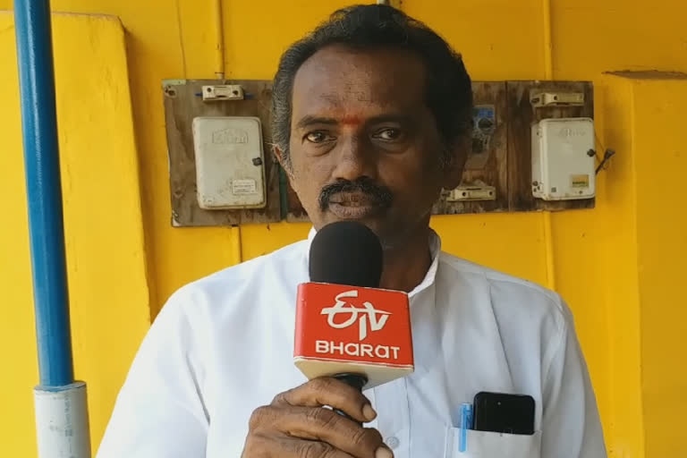 அதிமுக வேட்பாளர்