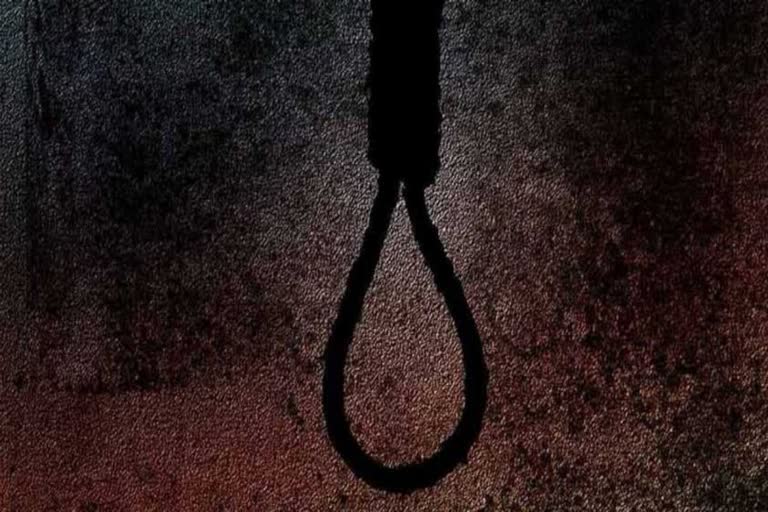 online game loan man suicide in indore  Unable to repay loan man hangs self  ഇൻഡോറിൽ വിദ്യാർഥി ആത്മഹത്യ ചെയ്‌തു  ഓൺലൈൻ ഗോയിം വായ്‌പ മുടങ്ങി യുവാവ് ആത്മഹത്യ