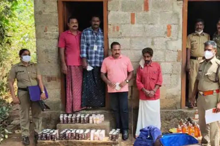 pathanamthitta Foreign liquor banned tobacco kept seized  വിദേശമദ്യം നിരോധിത പുകയില ഉത്പന്നങ്ങൾ  പത്തനംതിട്ട  എക്‌സൈസ് സ്‌പെഷ്യല്‍ സ്‌ക്വാഡ് പിടികൂടി
