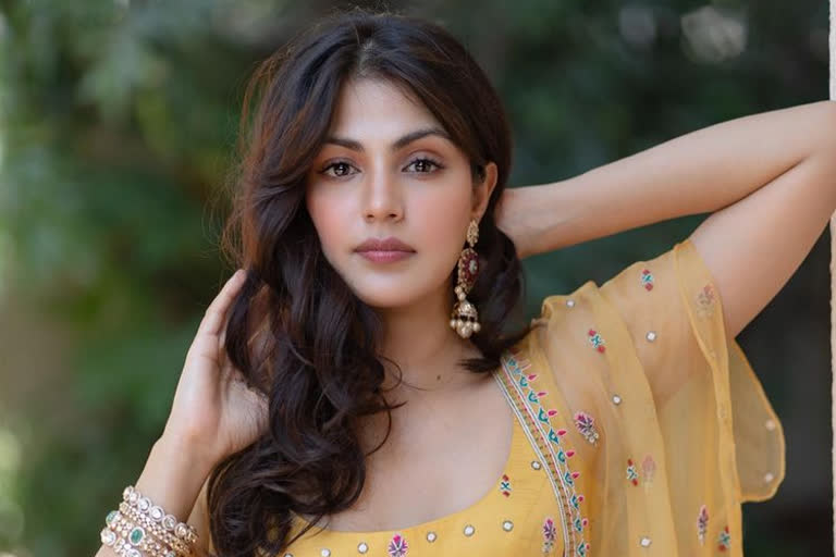 rhea chakraborty on living in present