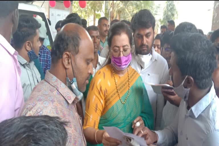 MP Sumalatha Ambarish Drive for Digital India Sanchari vehicle