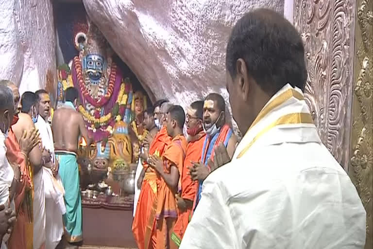 cm kcr visited komuravelli mallanna temple