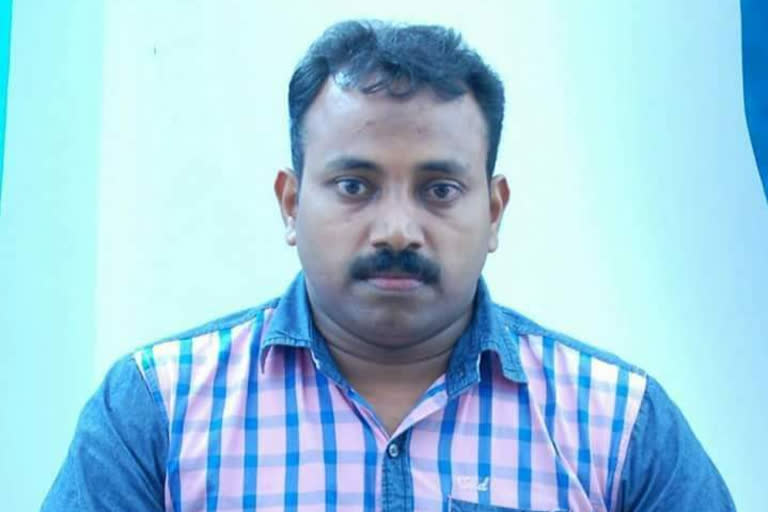 policeman dismissed for leaked official information to sdpi  policeman dismissed in thodupuzha  ഔദ്യോഗിക വിവരങ്ങൾ എസ്.ഡി.പി.ഐക്ക് ചോർത്തി നൽകിയ പൊലീസിനെ പിരിച്ചുവിട്ടു  policeman expelled from the service in idukki  ഇടുക്കിയൽ ഔദ്യോഗിക വിവരങ്ങൾ ചോർത്തി നൽകിയ പൊലീസുകാരനെ പിരിച്ചുവിട്ടു  കരിമണ്ണൂർ സ്റ്റേഷനിലെ പൊലീസ് ഉദ്യോഗസ്ഥൻ അനസ് പി.കെയെ സർവീസിൽ നിന്ന് പിരിച്ചുവിട്ടു