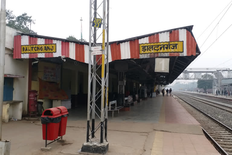 Goods train derails at Rajhara railway station