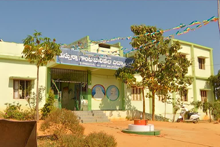 no teachers in rayalagandi Kasturba Gurukula college