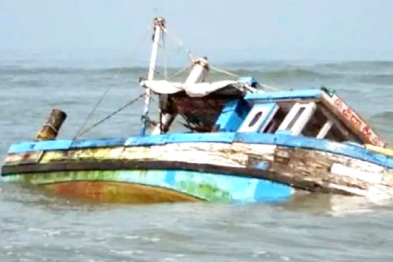 Boat capsizes in Barakar