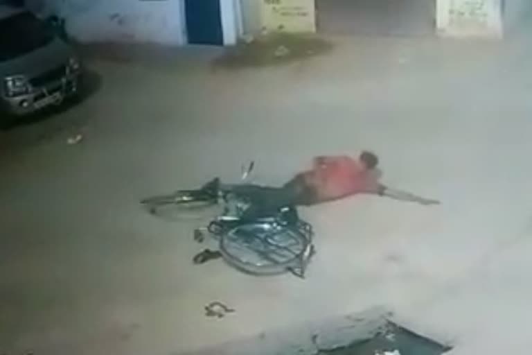 Liquor bottle took the life of a young man in Raipur