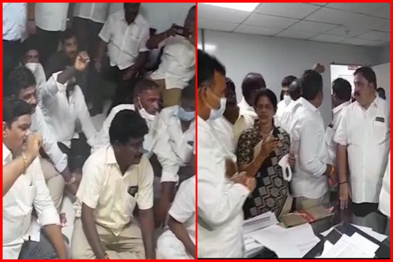 Sarpanch Association besieged panchayatraj commissioner office