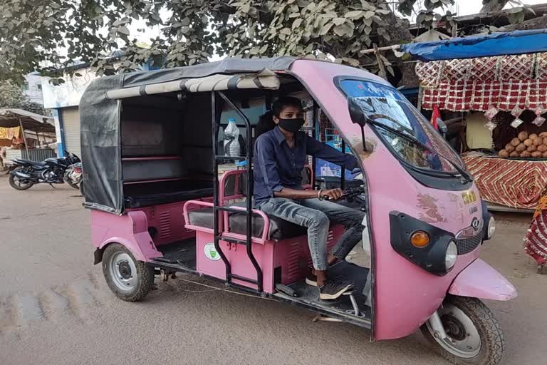 Dhamtari first female auto driver