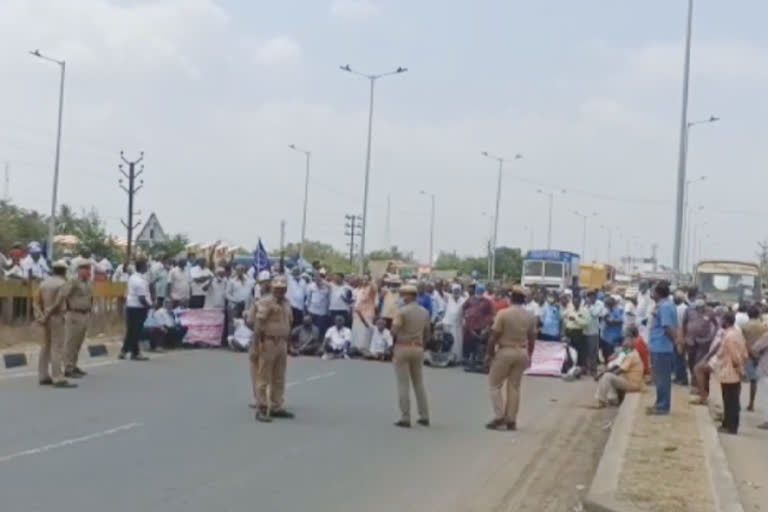 முன்னாள் போக்குவரத்து ஊழியர்கள் முற்றுகை போராட்டம்