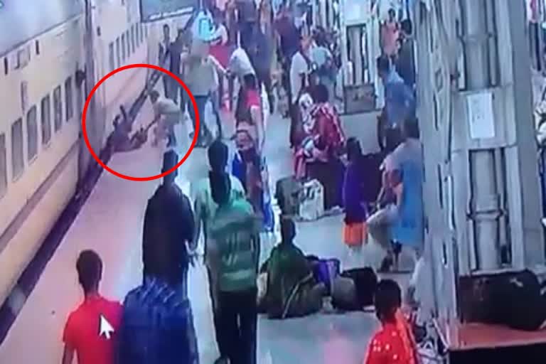 Kalburgi Rail police protect passenger who fell down in the train